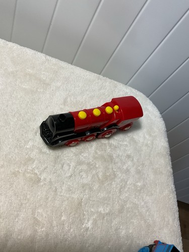 Brio mighty red - red, action