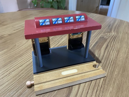 Wooden train track battery - train,